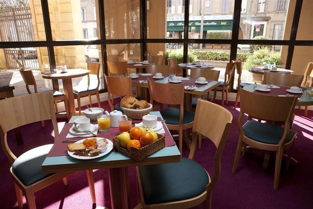อพาร์ต โฮเต็ล โอดาลี เอเทรียม Aparthotel เอ็ก-ซอง-โพรวองซ์ ร้านอาหาร รูปภาพ